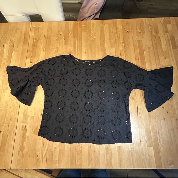 New York & Co Blake Eyelet 3/4 Sleeve Top - Picture 4 of 11